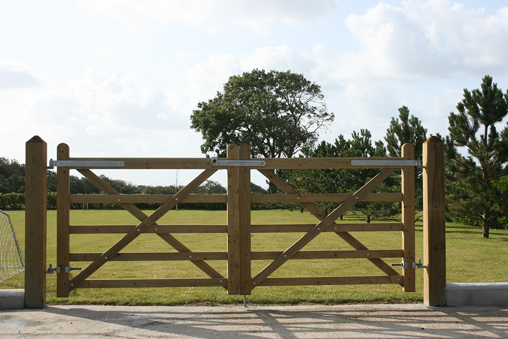 Wooden Driveway Gates Fitters Stirling